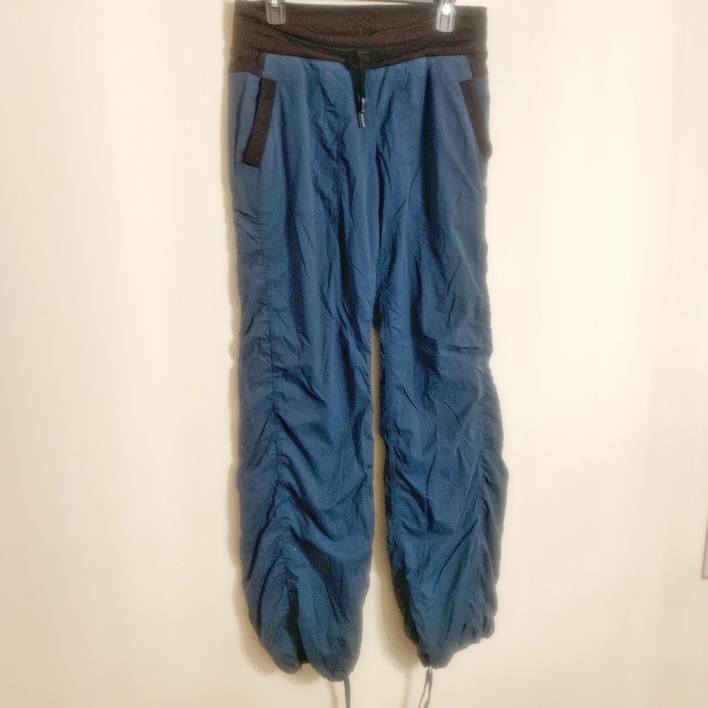 Size 6 Lululemon Cargo Pants